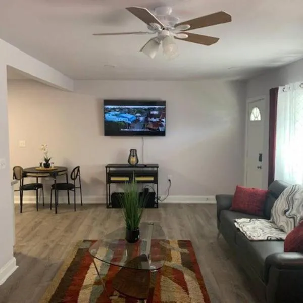 Pinecrest home away from home., hotel v destinaci Tampa