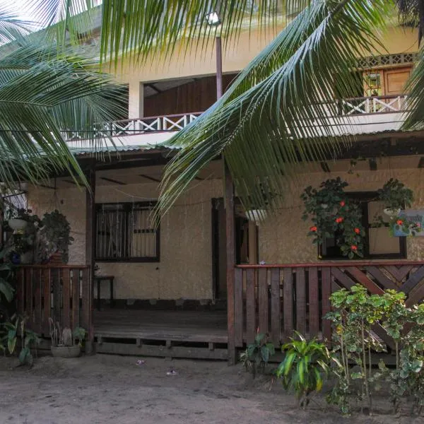 Posada Las Palmeras, hotel di Bahía Solano