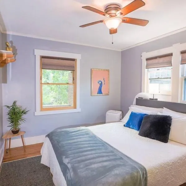 Quiet, Immaculate Denver Home Relax or Work Near Dining & Attractions!, hotel en Denver