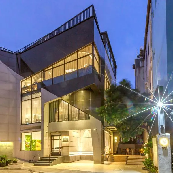 墾丁耳東華苑ErDong Manor, hotel v destinaci Kchen-ting
