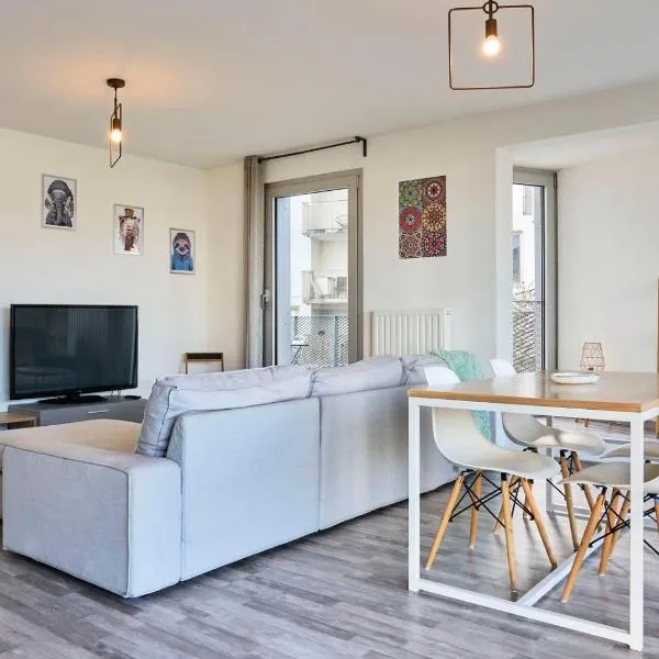 Appartement proche métro & 2 balcons + parking, hotel a Lilla