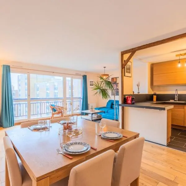 2 BR apartment with balconies & private parking – hotel w mieście La Madeleine