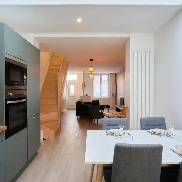 House in Lille near Euratech private terrace., Hotel in Lille