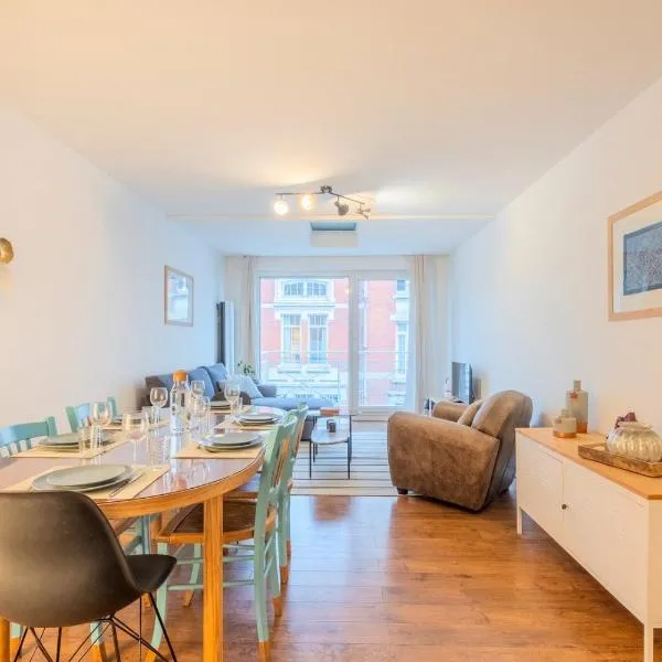 3 bedroom apartment with parking & balconies, Hotel in La Madeleine