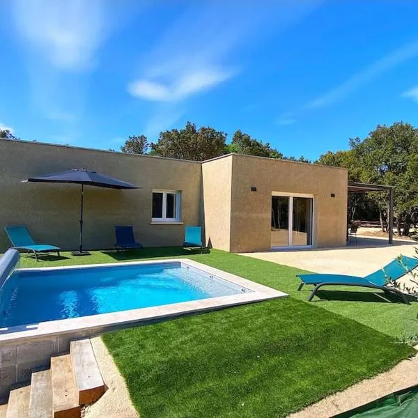 Villa 120m2 accès PMR piscine chauffée et jacuzzi, hotel v destinaci Orgnac-lʼAven