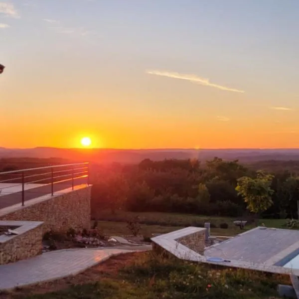 Le petit nid du Quercy, hotel v destinaci Anglars-Nozac