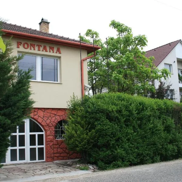 Fontana Vendégház、Tátのホテル