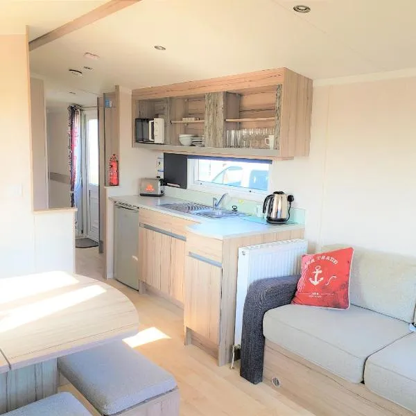 Sea Break, Perran Sands, Perranporth, hotel in Perranporth