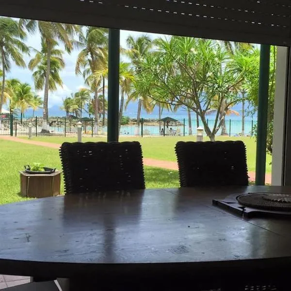 ocean view, on the beach., hotel en Le Gosier