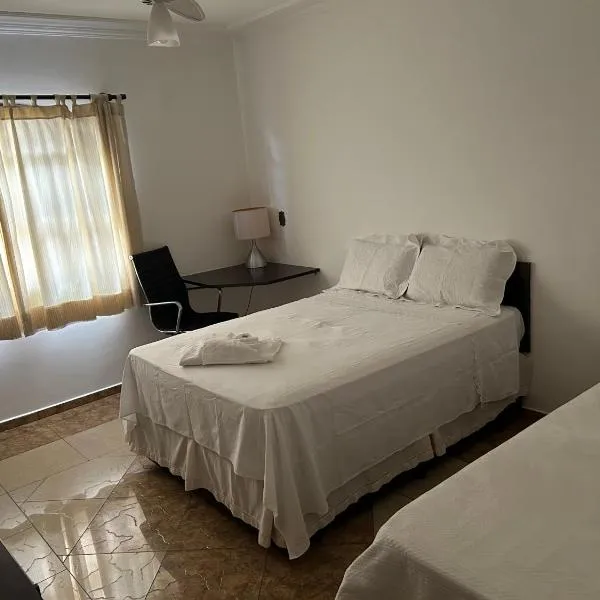 Quarto com / Bosque / Estoril / SJC, hotel v destinaci São José dos Campos