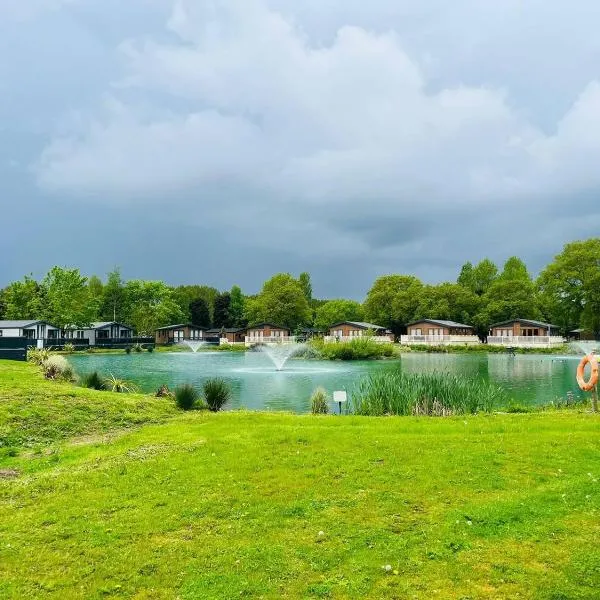 Waterside Retreat With Hot Tub, hotel v destinaci Pocklington
