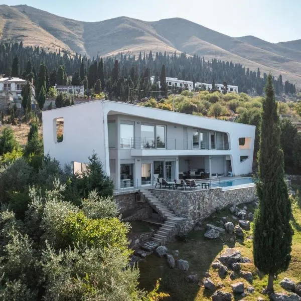 The White Villa, hotel in Shirokë