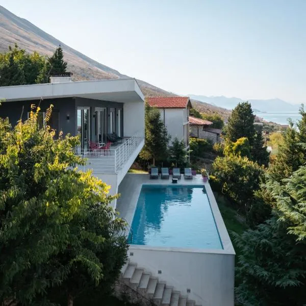Sunrise - The Twin Villa, hotel in Shirokë