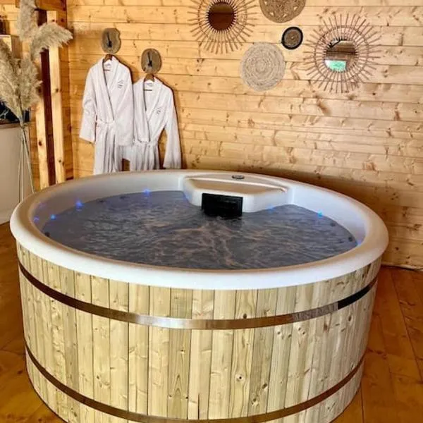 L'Enseigne -Location de 2 chalets privatifs avec Spa – hotel w mieście Venizel