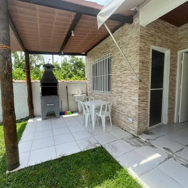 Casa aconchegante a 5min a pé da praia de Boracéia!, hotel v destinaci Boracéia