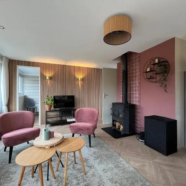 VT wonen stijl vakantiebungalow nabij zee, strand, bos en duinen voor 6 personen, hotel v destinaci Warmenhuizen