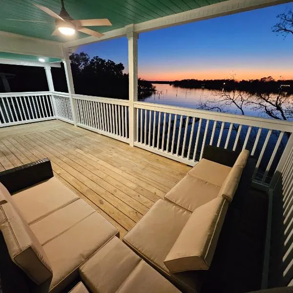 Pensacola Waterfront Retreat, hotel in Pensacola