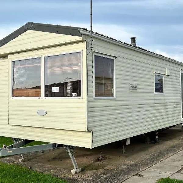 519 Family Caravan at Golden Gate Holiday Centre, Sleeps 6, hôtel à Abergele