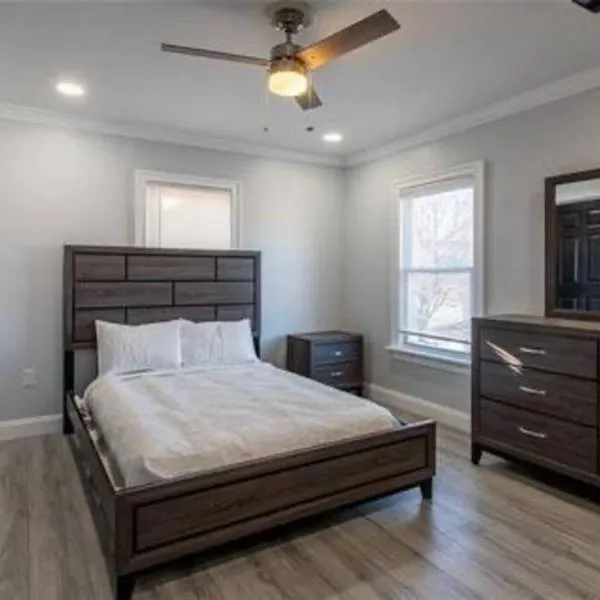 Home Away From Home on LaSalle - 3 bd 2 bth Slps 6, hotel in Niagara Falls