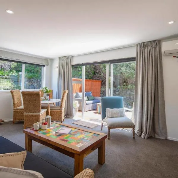 Hillside Villa 4- Walk To Town- AC- Free Parking, hotel in Queenstown