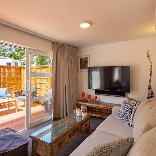 Hillside Villa 1- Walk To Town- AC- Free Parking, hotel in Queenstown