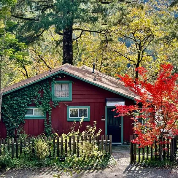 Avenue of the Giants Caraway Cottage (#3), hotel in Redway