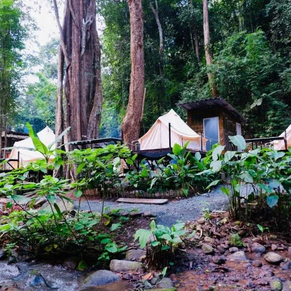 The camp Maekampong, hotel en Ban Pong