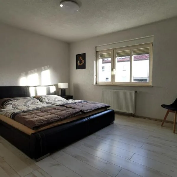3 Zimmer Ferienwohnung mit eigenem Garten Trossingen, hotel em Trossingen