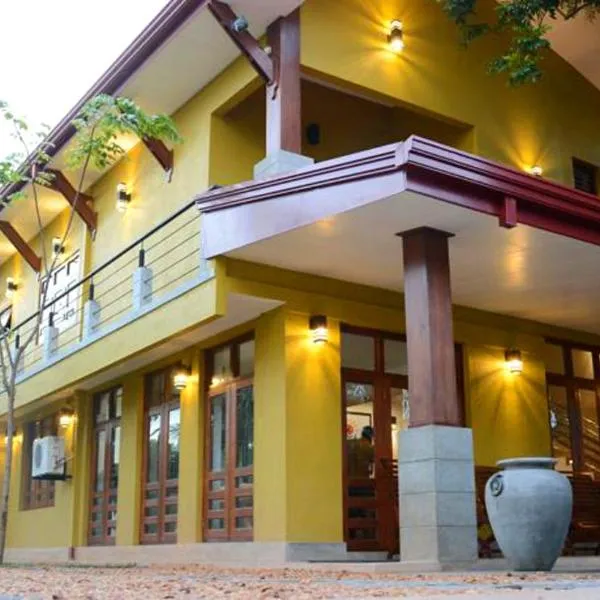 Inlak Garden Hotel, hotel u gradu 'Andiambalam Walpola'