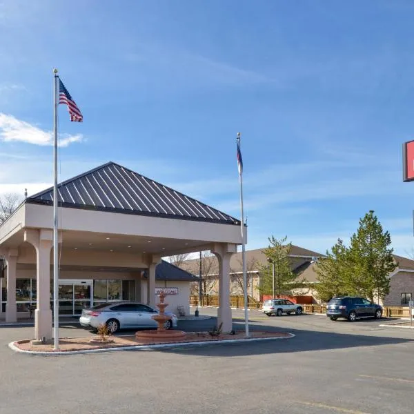 Ramada by Wyndham Grand Junction, hotel in Clifton