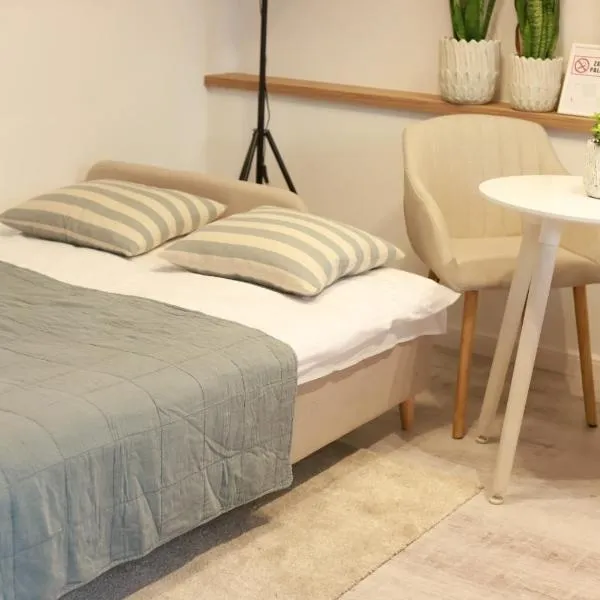 2 Apartament Miętowy Rumianek, hotel v destinaci Lwówek