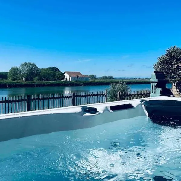 Gîte de charme au bord de la rivière avec spa, hotel v destinaci Port-de-Lanne