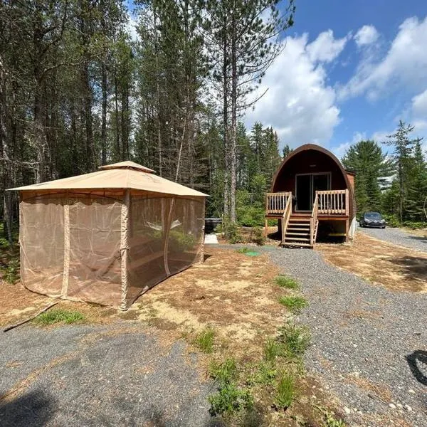 Chalet Éloise à louer avec spa Mauricie, hotel in Saint-Alexis-des-Monts