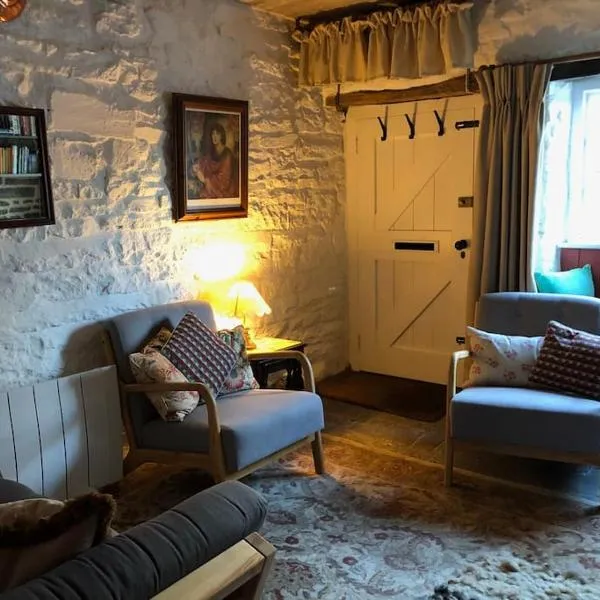 Lavender Cottage, 3 School Road, Clun, Shropshire, hotel in Bucknell