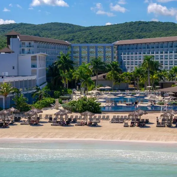 Royalton Hideaway Blue Waters - Montego Bay, An Autograph Collection All-Inclusive Resort - Adults Only, hotel u gradu 'Falmouth'