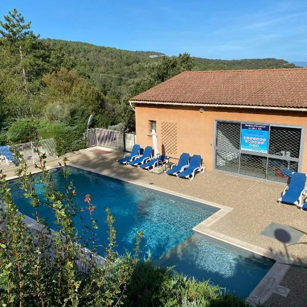 LA O'LISO Gorges de l'Ardèche gîte 4 places avec piscine à 5mn du Pont d Arc, hotel v destinácii Salavas