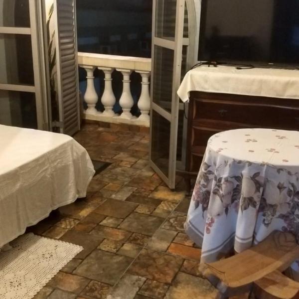 Apartamento Guarujá enseada 2 dormitórios pé na areia - Foto 2