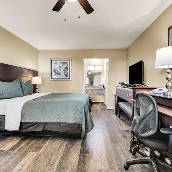 Scottish Fairway Inn, hotel v mestu Monterey