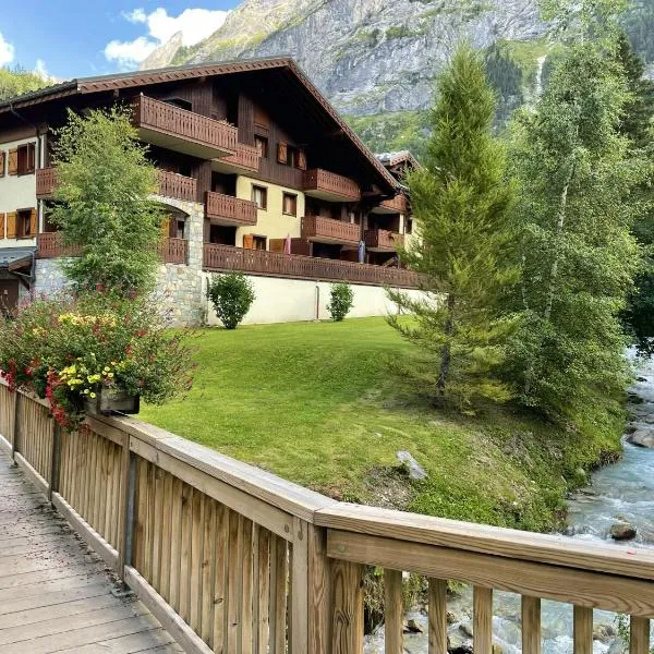 Appartement de 2 chambres a Pralognan la Vanoise a 900 m des pistes avec balcon amenage et wifi、プラローニャン・ラ・ヴァノワーズのホテル