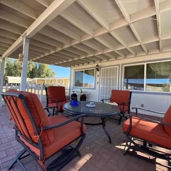 Sun Tiny House B Pahrump, hotel in Pahrump