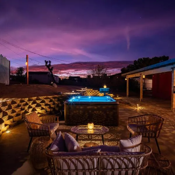 Luxury Joshua Tree Retreat w/ Hot Tub, BBQ & Games, hotel v destinaci Joshua Tree