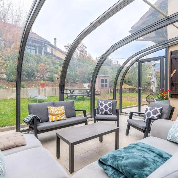 ALPILOC - Town house with garden and winter lounge, hotel v Annecy