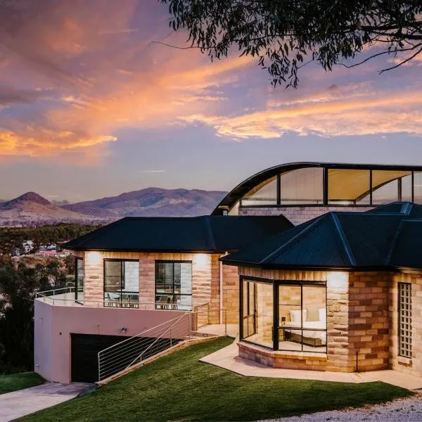 'Tyalla Lodge' Unique Luxe Design in the Mountains, hotel in Mudgee