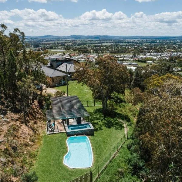 'Tyalla Lodge' Unique Luxe Design in the Mountains, hotel Mudgeeben