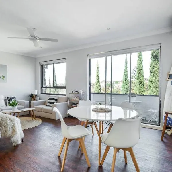 Light and Bright Seaside Stay in Tree-lined Randwick