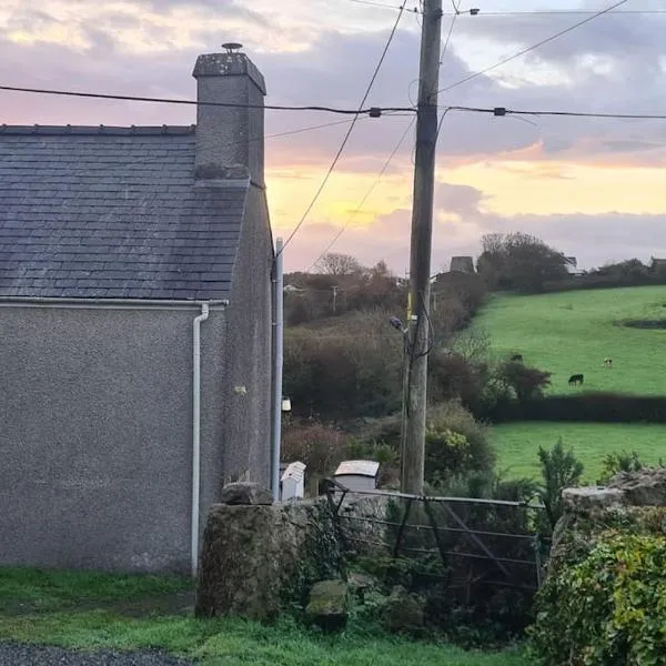 Bron Haul, Mountain Views, hotel in Llanerchymedd