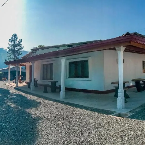 Lodgepole Pine Resorts, Hotel in Welimada