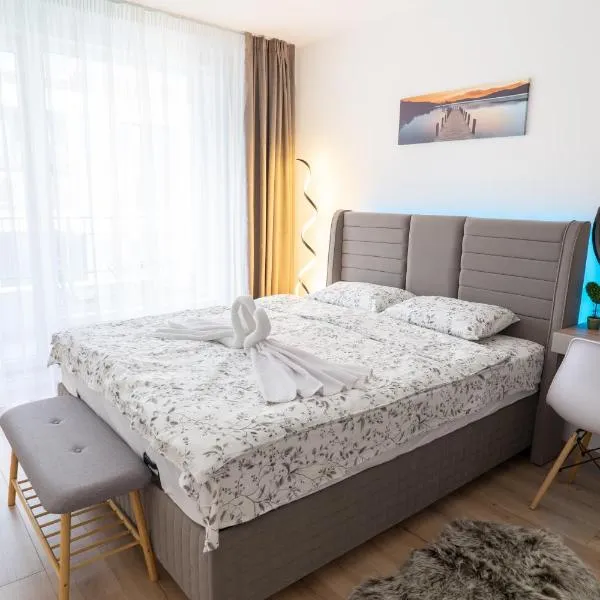 New Modern & Cozy apartment with free parking, hótel í Ignatievo