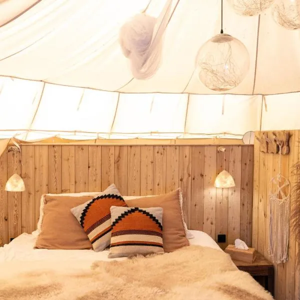 Comfort Tipi Marie, Tipi Bo Deluxe & tent Nicolaï - 'Glamping in stijl', hotel din Lembeke