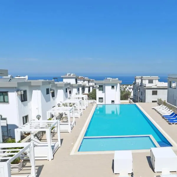 Skyline Paradise Villas, hotel in Kérynia